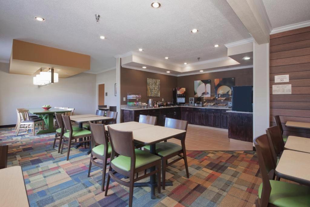 Spark By Hilton Moline Quad Cities Exterior photo